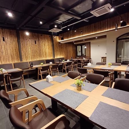 Pensiune & Restaurant Victoria Păltiniş Buitenkant foto